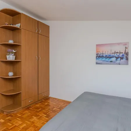 1 Bedroom Cozy In *