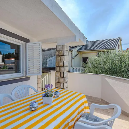 1 Bedroom Gorgeous In Apartment Nin