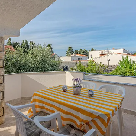 1 Bedroom Gorgeous In Apartment Nin